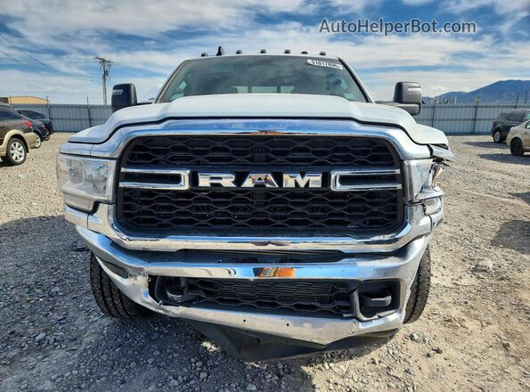 3C6UR5HL5RG327626 2024 RAM 2500 White Widok z przodu