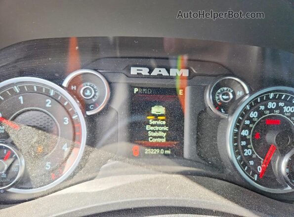 3C6UR5HL5RG327626 2024 RAM 2500 White Widok zestawu wskaźników