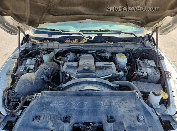 3C6UR5MLXJG307284 2018 RAM 2500 Silver Սալոնի հետևի տեսք