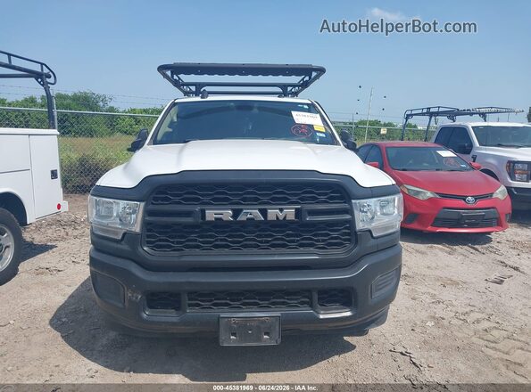 3C7WR4AJ1LG302592 2020 RAM 2500 White Widok zestawu wskaźników