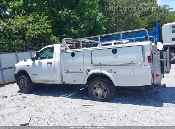 3C7WRCAJ8NG320584 2022 RAM 3500 CHASSIS White 360 interior view