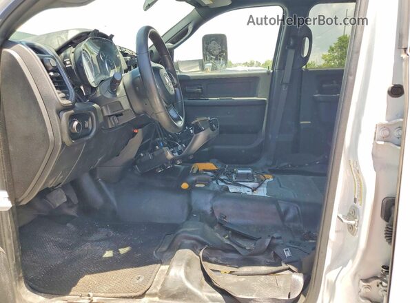 3C7WRTCLXMG603906 2021 RAM 3500 White Front interior view