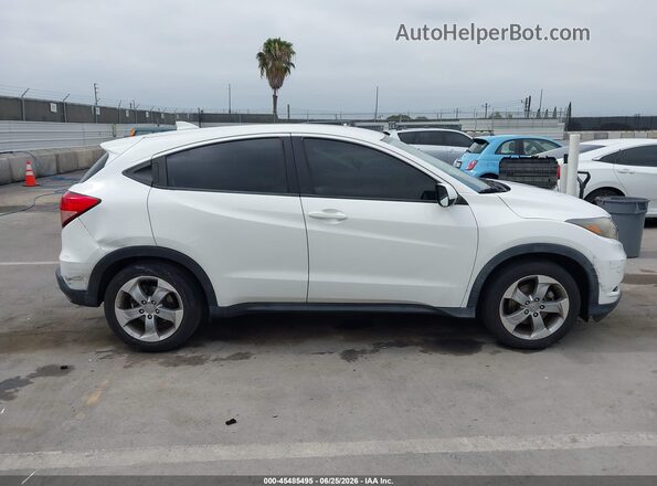3CZRU5H33JM720585 2018 HONDA HR-V White Rear interior view