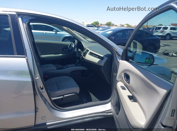 3CZRU5H37HG706486 2017 HONDA HR-V Серебряный Вид салона спереди
