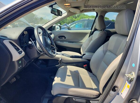 3CZRU5H70JM714018 2018 HONDA HR-V Silver Вид салону спереду