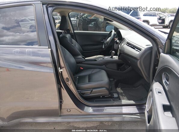 3CZRU5H72JM703327 2018 HONDA HR-V Серый Вид салона спереди