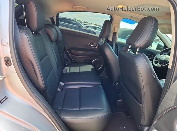 3CZRU5H72KM711901 2019 HONDA HR-V Silver Rear interior view