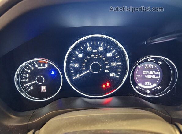 3CZRU6H32HM711019 2017 HONDA HR-V Green Instrument cluster view