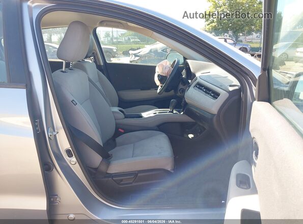 3CZRU6H3XKG705863 2019 HONDA HR-V Silver Вид салону спереду