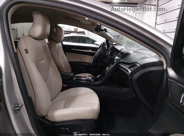 3FA6P0D91JR225355 2018 FORD FUSION Серебряный Вид салона спереди