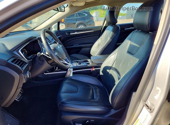 3FA6P0D93JR206161 2018 FORD FUSION Silver Front interior view