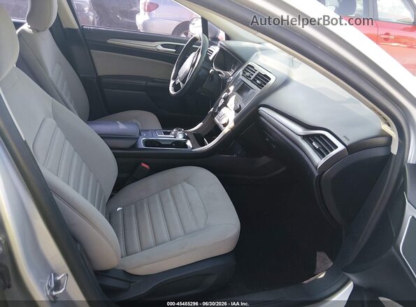 3FA6P0G72JR271044 2018 FORD FUSION Silver Front interior view