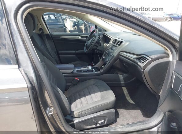 3FA6P0H70HR163093 2017 FORD FUSION Gray Front interior view