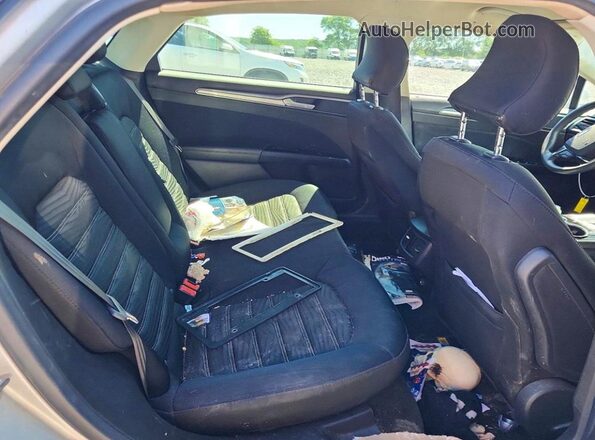 3FA6P0H72GR356800 2016 FORD FUSION Silver Widok tylnych siedzeń