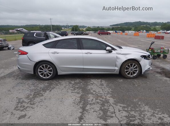 3FA6P0H75HR162974 2017 FORD FUSION Серебряный Вид задней части салона
