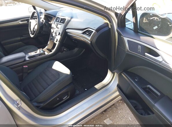 3FA6P0H76HR359247 2017 FORD FUSION Silver წინა სალონის ხედი