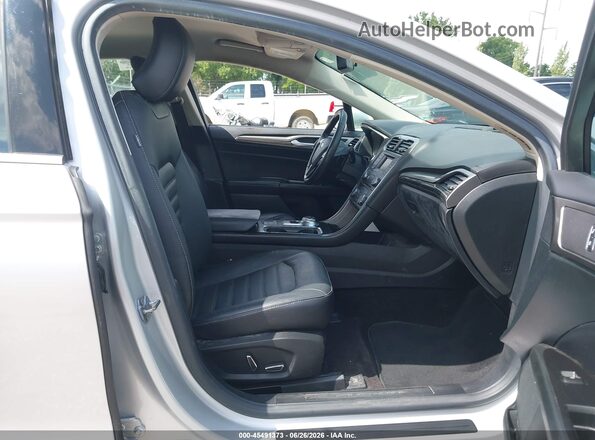 3FA6P0HD1HR119402 2017 FORD FUSION Gray Front interior view