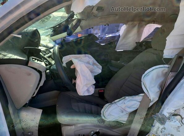 3FA6P0HD1JR207906 2018 FORD FUSION White Front interior view