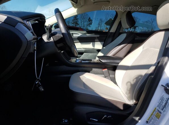 3FA6P0HD2LR254381 2020 FORD FUSION Белый Вид салона спереди
