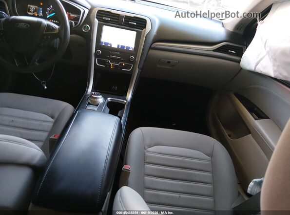 3FA6P0HD3LR231045 2020 FORD FUSION Silver Vista interior delantera