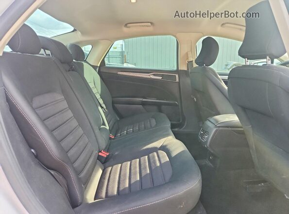 3FA6P0HD4JR213134 2018 FORD FUSION White Vista de los asientos traseros