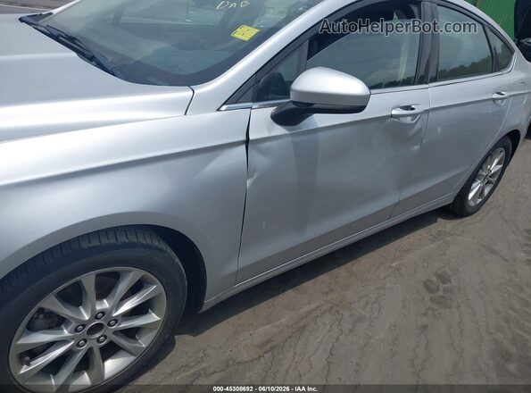 3FA6P0HD6HR246856 2017 FORD FUSION Silver Widok z przodu