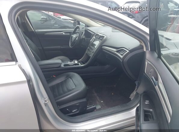 3FA6P0HD6HR246856 2017 FORD FUSION Silver Widok wnętrza z przodu