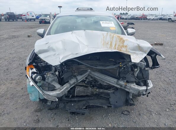 3FA6P0HD8JR154461 2018 FORD FUSION Silver Widok z przodu