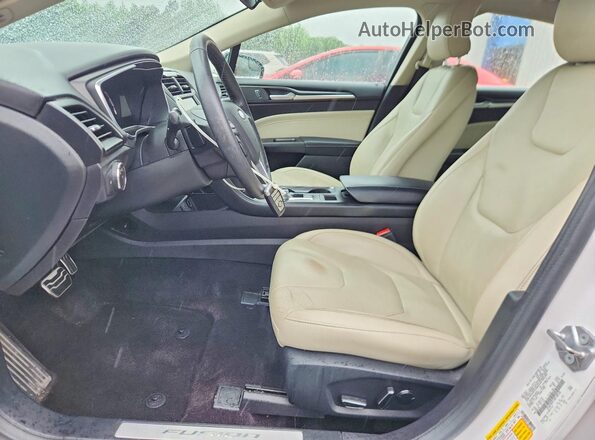 3FA6P0K91HR148550 2017 FORD FUSION Белый Вид салона спереди