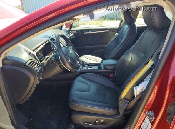 3FA6P0K93HR158058 2017 FORD FUSION Красный Вид салона спереди