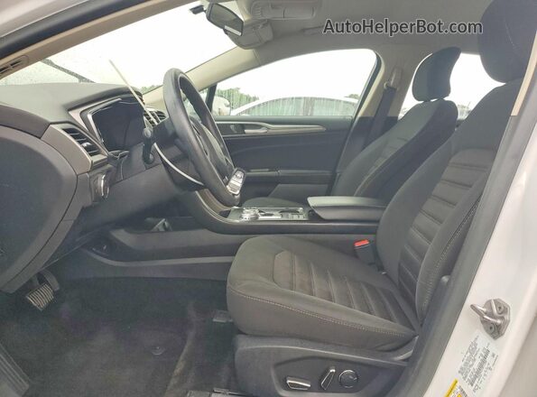 3FA6P0LU1JR117582 2018 FORD FUSION Белый Вид салона спереди