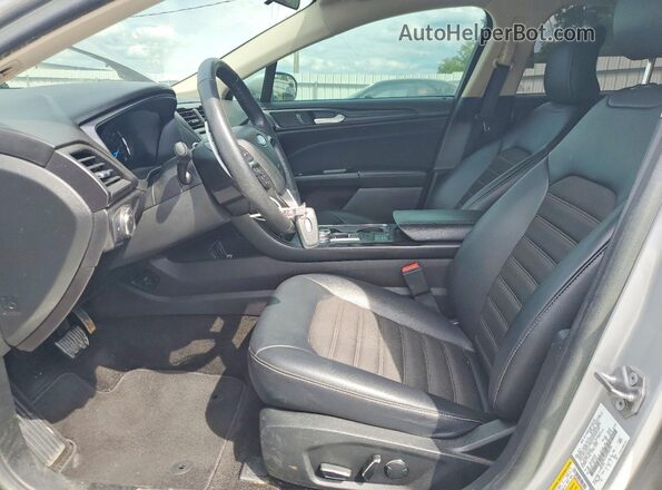 3FA6P0LU3JR283294 2018 FORD FUSION Серебряный Вид салона спереди