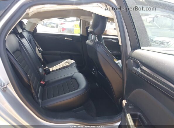 3FA6P0LU7JR281175 2018 FORD FUSION HYBRID Silver VIN կոդի պիտակի տեսք