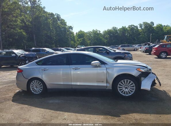 3FA6P0LUXGR340776 2016 FORD FUSION HYBRID Серебряный Вид задней части салона