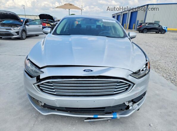 3FA6P0LUXJR152606 2018 FORD FUSION Silver Widok z przodu