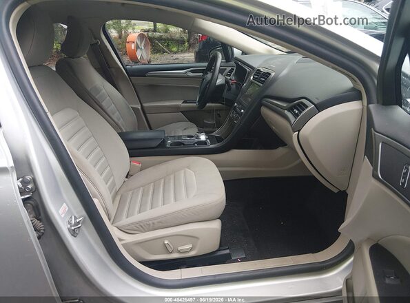 3FA6P0LUXKR129554 2019 FORD FUSION HYBRID Silver Вид салону спереду