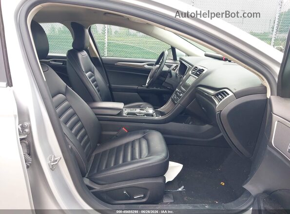 3FA6P0MU2KR255230 2019 FORD FUSION HYBRID Серебряный Вид салона спереди