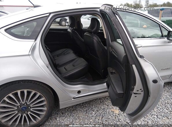 3FA6P0RU8JR132524 2018 FORD FUSION HYBRID Silver VIN կոդի պիտակի տեսք