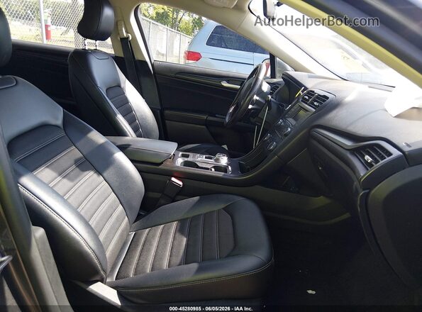 3FA6P0T92JR182923 2018 FORD FUSION Gray Front interior view