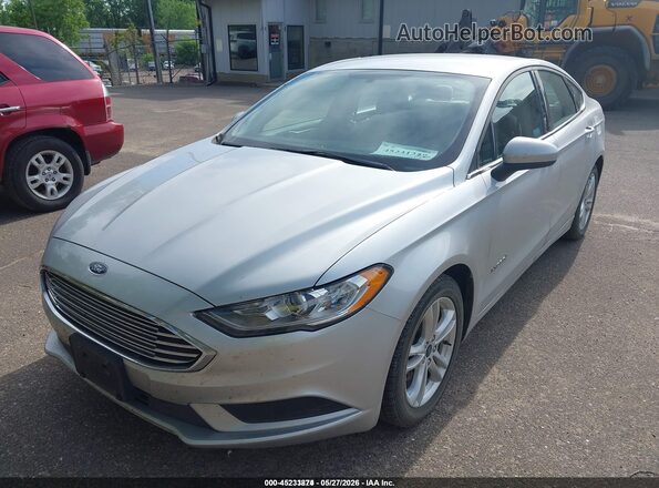3FA6P0UU3JR101169 2018 FORD FUSION HYBRID Серебряный Вид спереди