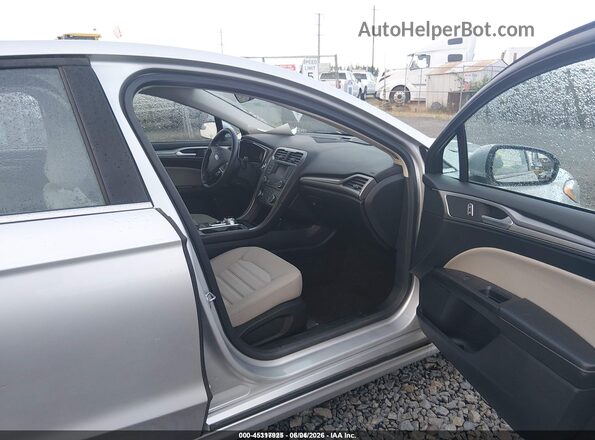 3FA6P0UU4JR243563 2018 FORD FUSION HYBRID Серебряный Вид салона спереди
