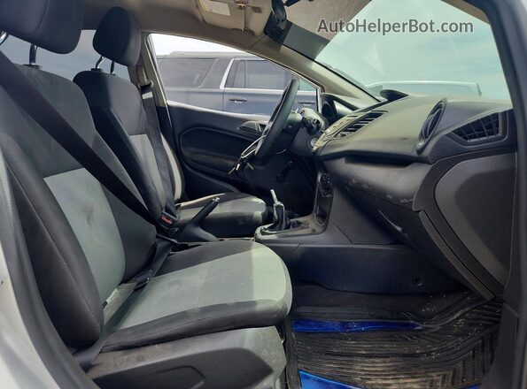 3FADP4AJ0HM170238 2017 FORD FIESTA Silver Вид салону спереду