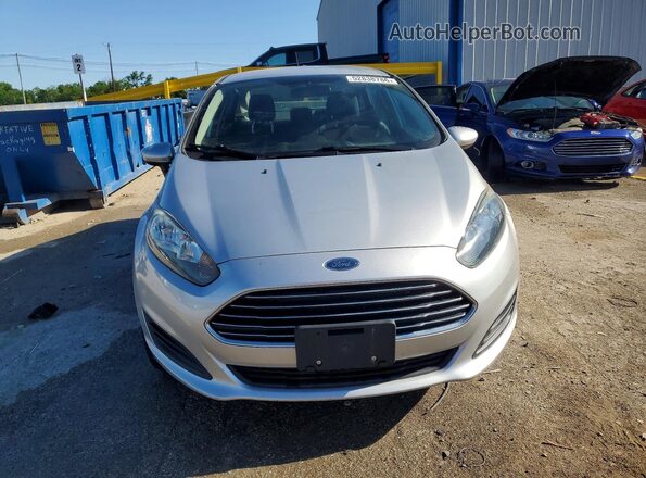 3FADP4AJ2GM122027 2016 FORD FIESTA Silver Widok z przodu