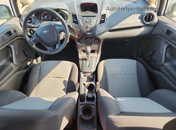 3FADP4AJ2KM113837 2019 FORD FIESTA White Вид панелі приладів