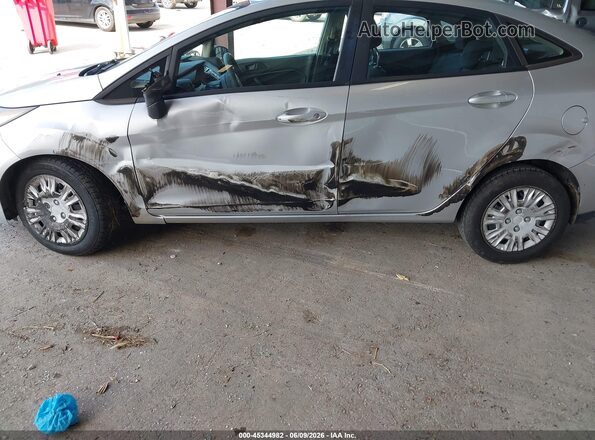 3FADP4AJ3JM120150 2018 FORD FIESTA Silver Front view