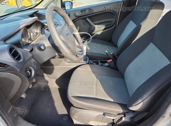3FADP4AJXKM109048 2019 FORD FIESTA Серебряный Вид салона спереди