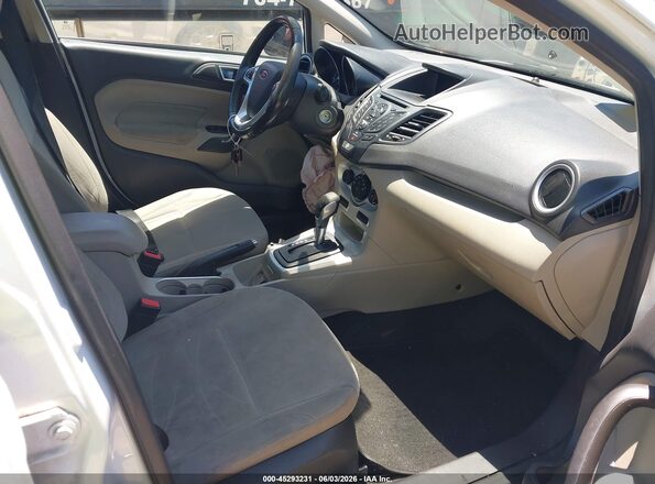3FADP4BJ0GM178594 2016 FORD FIESTA White Widok wnętrza z przodu
