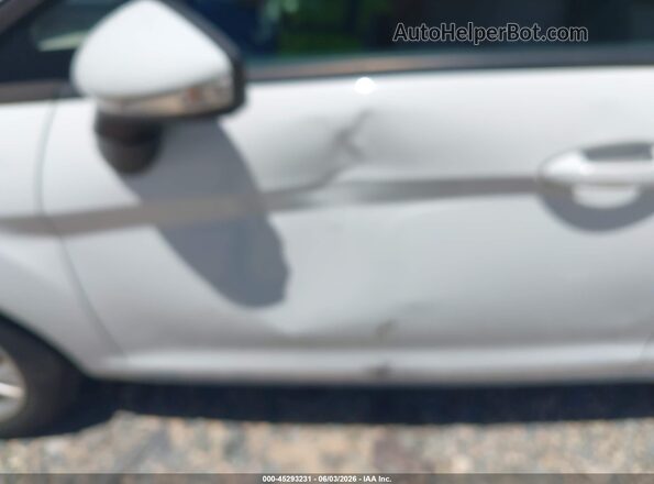 3FADP4BJ0GM178594 2016 FORD FIESTA White Widok z przodu