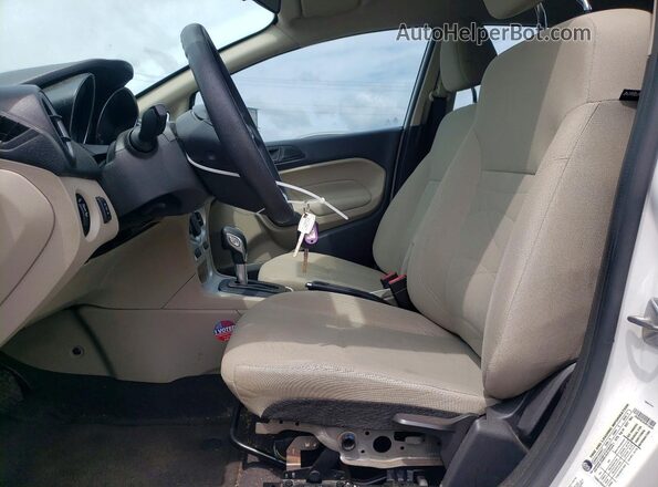 3FADP4BJ0JM116491 2018 FORD FIESTA White Front interior view