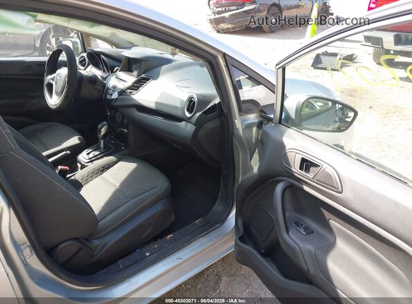 3FADP4BJ0KM138086 2019 FORD FIESTA Серебряный Вид салона спереди